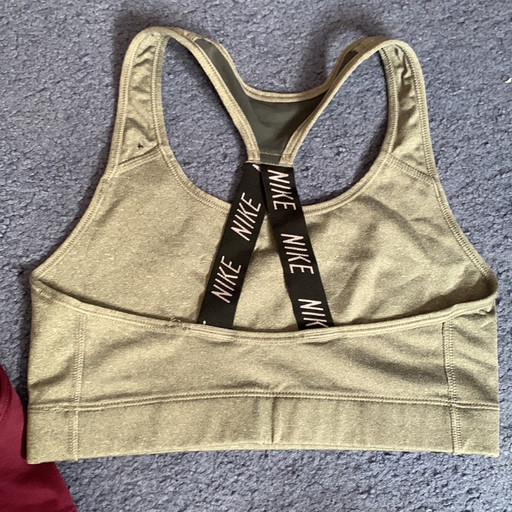 2 Nike sports bras - Picture 5 of 7